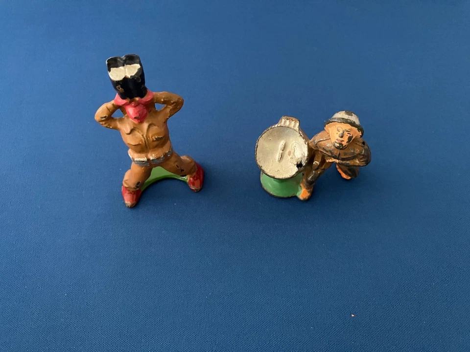 Figuras de juguete vintage de la Segunda Guerra Mundial: observador de aviones y reflector con operador Foto 2 de 4