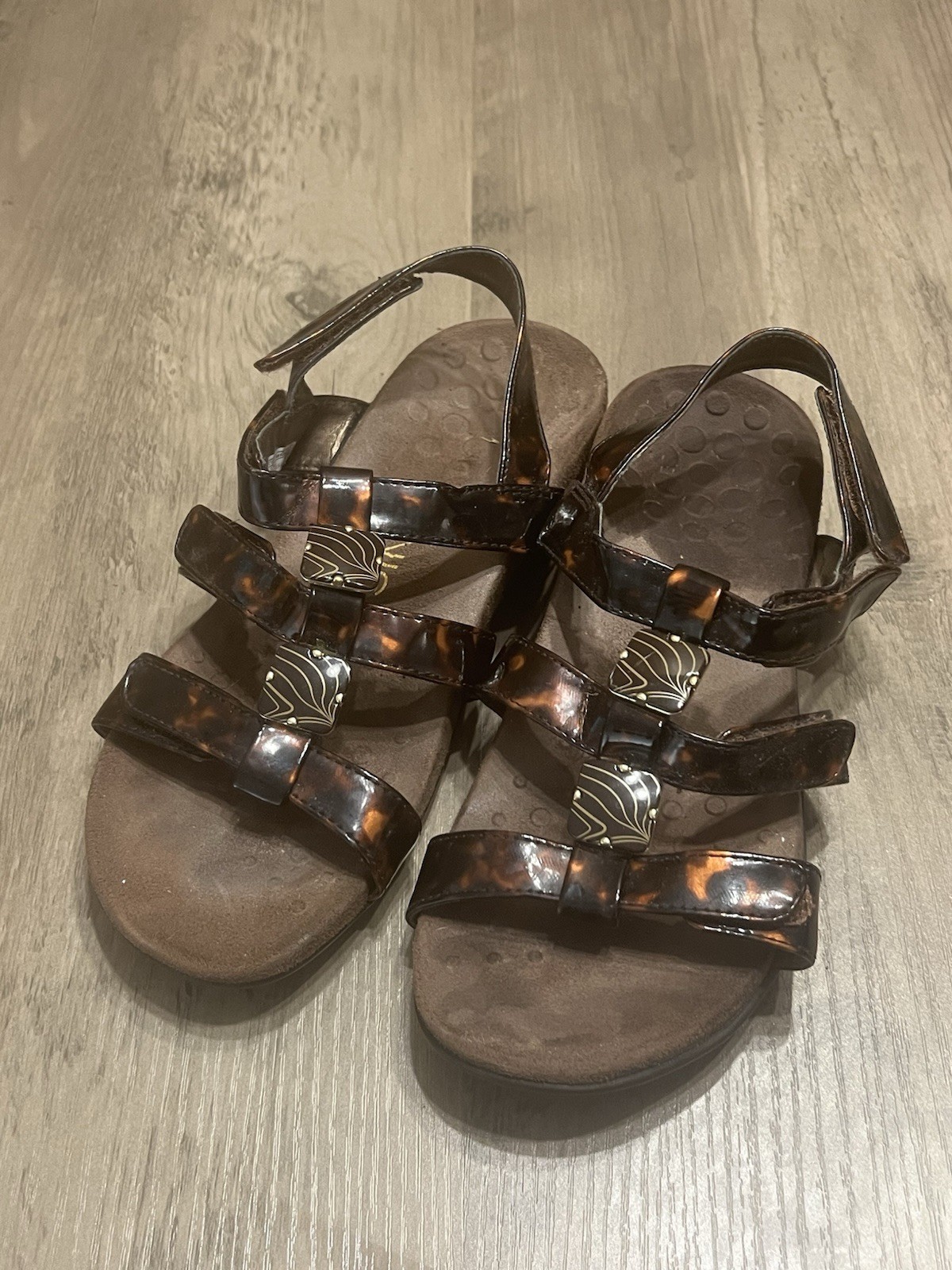 APL Vionic sandali donna ambra marrone tartaruga conchiglia taglia 6 cinturino