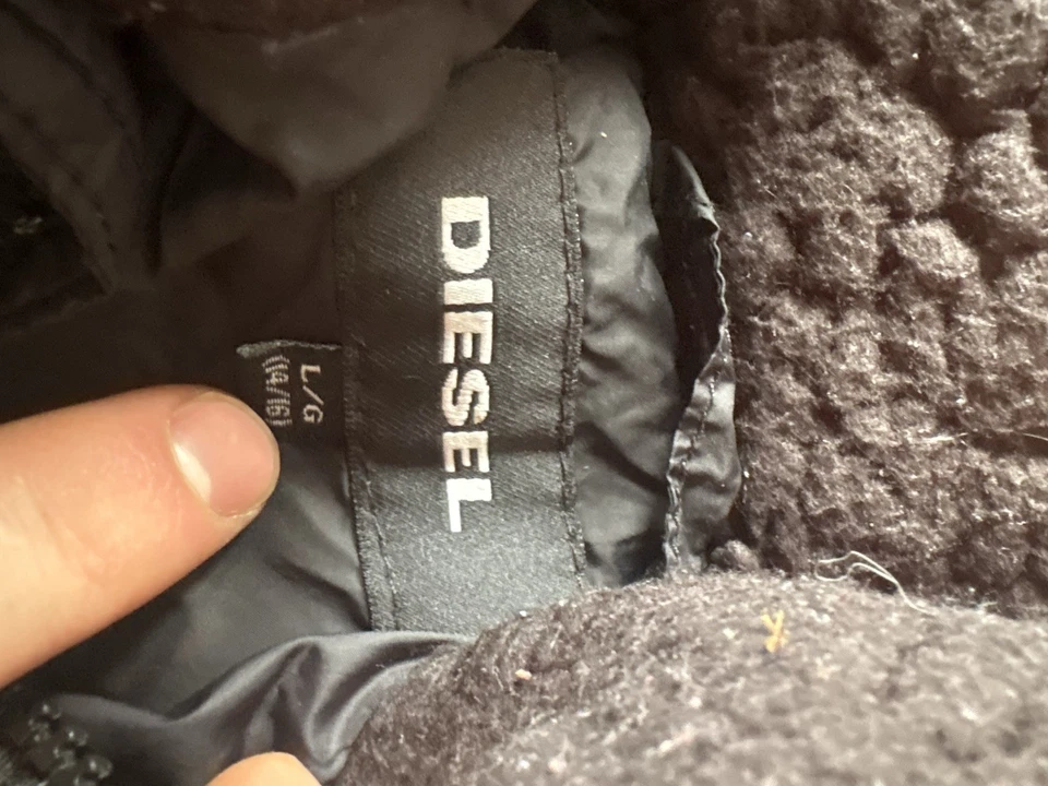 Casaco de inverno Diesel Youth grande preto acolchoado forrado Sherpa tamanho 14/16 - Imagem 4 de 4