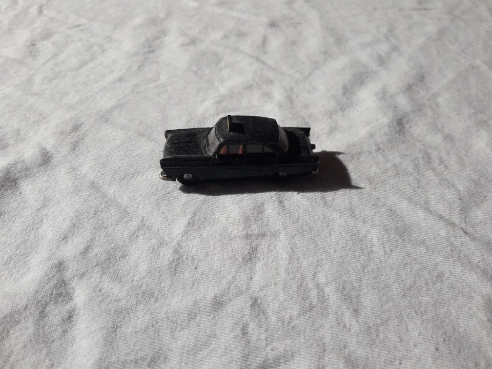 Brekina H0 Ford Taunus 17m, Taxi, schwarz