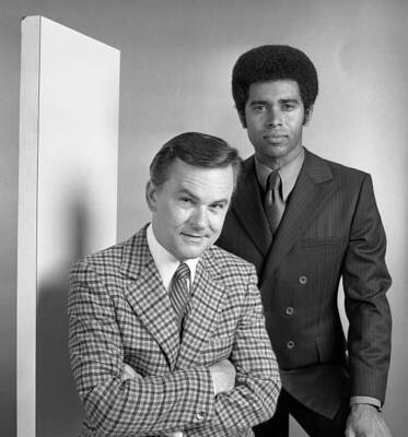 Bob Crane Kenneth Washington on Hogans Heroes TV Show 1970 Old Photo 1