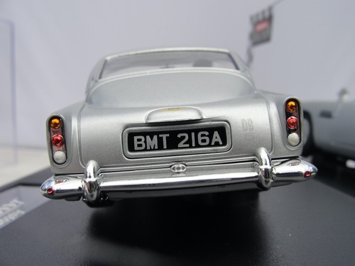 CARRERA EVO ASTON MARTIN DB5 '007' SILVER 25735 1:32 SLOT NEW OLD STOCK BOXED - Picture 4 of 8