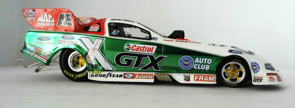 Action John Force 2006 Castrol GTX Funny Car Mustang 1/24 Diecast AUTOGRAFIADO Foto 2 de 4