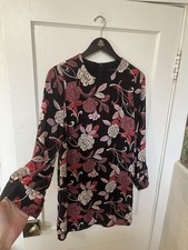Women’s Banana Republic Red And Black Floral Print Long Sleeve Dress. Size 2