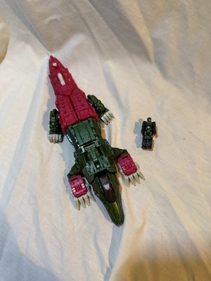 Transformers Skullsmasher Deluxe Class Figure Titans Return