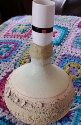 BRIAN SMITH WEISSE HAUS TÖPFE KLEIN STUDIO STRUKTUR KUGEL LAMPENFUSS SEHR GUTER ZUSTAND 19 cm hoch