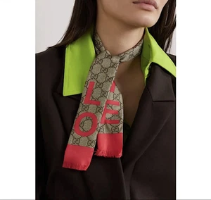 GUCCI Foulard femme col soie nœud motif GG rouge AMOUR cadeau Saint Valentin