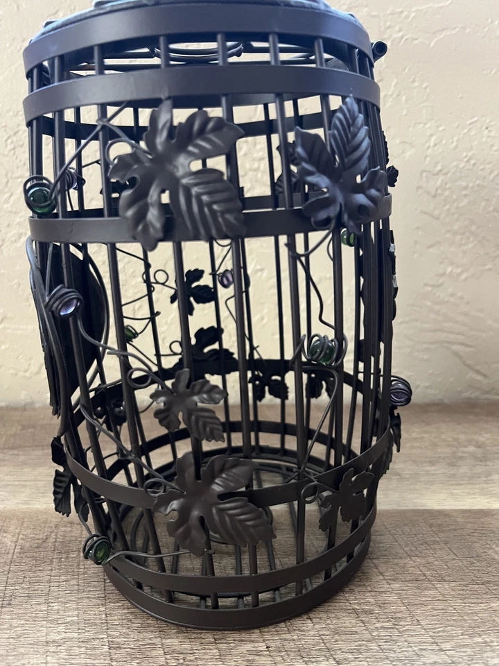 Soporte de corcho Epic Wine jaula de barril de metal con vid y cuentas para coleccionistas de corcho Foto 4 de 4