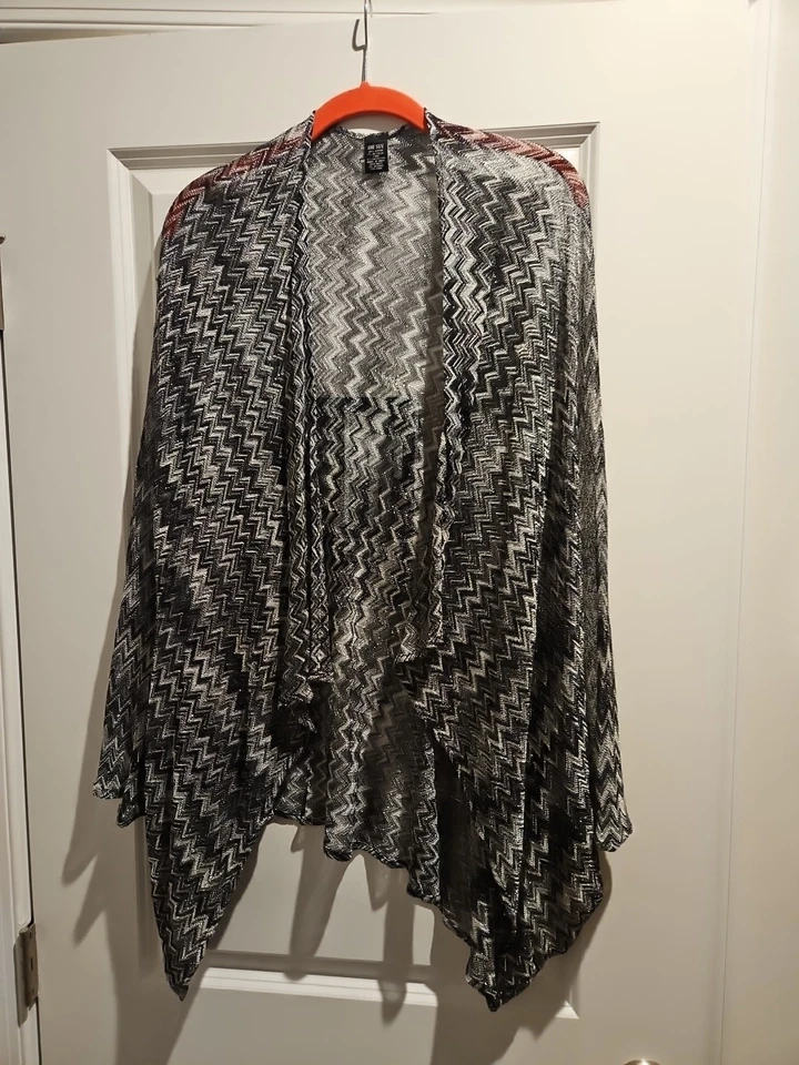 Mantón brillante negro y dorado con diseño Chevron - talla única Foto 2 de 4