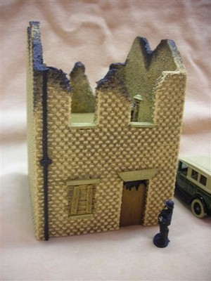 28MM PMC GAMES BT07 (BEMALT) AUSGEBRANNTES ZWEISTÖCKIGES HAUS - 19. Jahrhundert