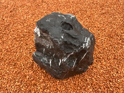 Quellstein Brunnen Alpenstein Findling ca. 50 mm Bohrung / UNIKAT / HANDARBEIT