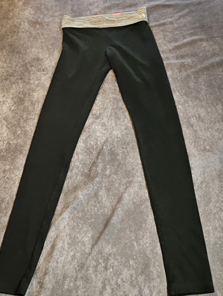 Leggins Victoria Secret Plegables Rosa Alas de Ángel Talla S Mujer Negros con Banda Gris Foto 2 de 4