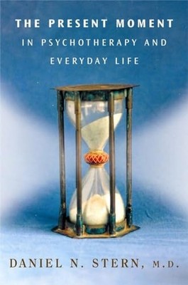 The Present Moment in Psychotherapy and Everyday Life (Norton Se