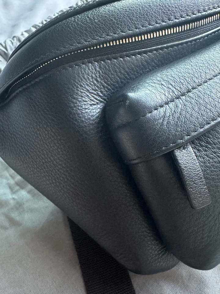 AUTHENTIC BALENCIAGA MEN'S EVERYDAY BELTPACK IN BLACK, EXCELLENT CONDITION - Image 4 of 4