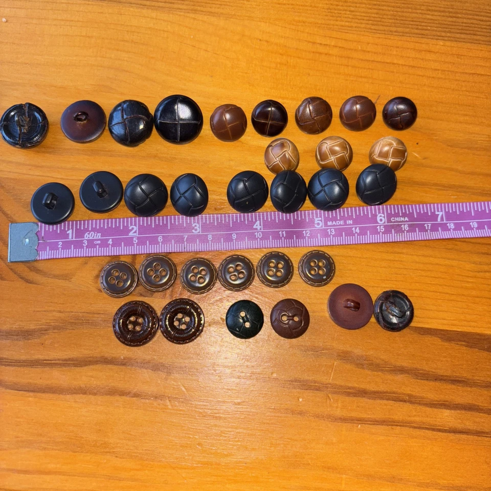 Vintage Lot 32Buttons With Designs Various Colors  From Estate - Image 3 of 4