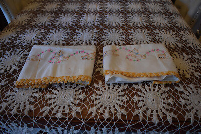 VINTAGE EMBROIDERED CAT PILLOWCASES 20X28 DAN RIVER FINE MUSLIN