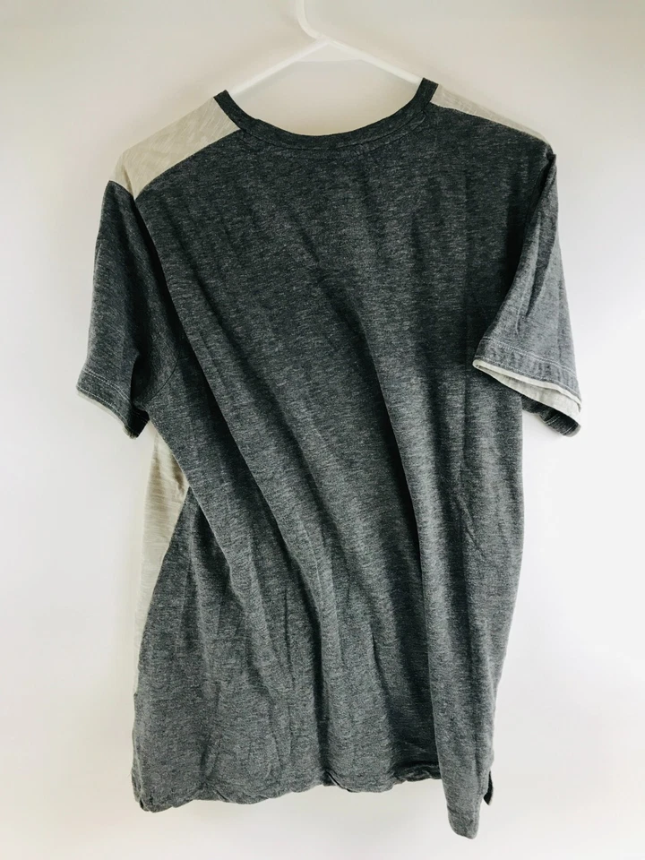 Camiseta Cultura Moderna Para Hombre Talla Grande Gris Tostado Manga Corta Cuello Redondo Bolsillo Foto 2 de 4