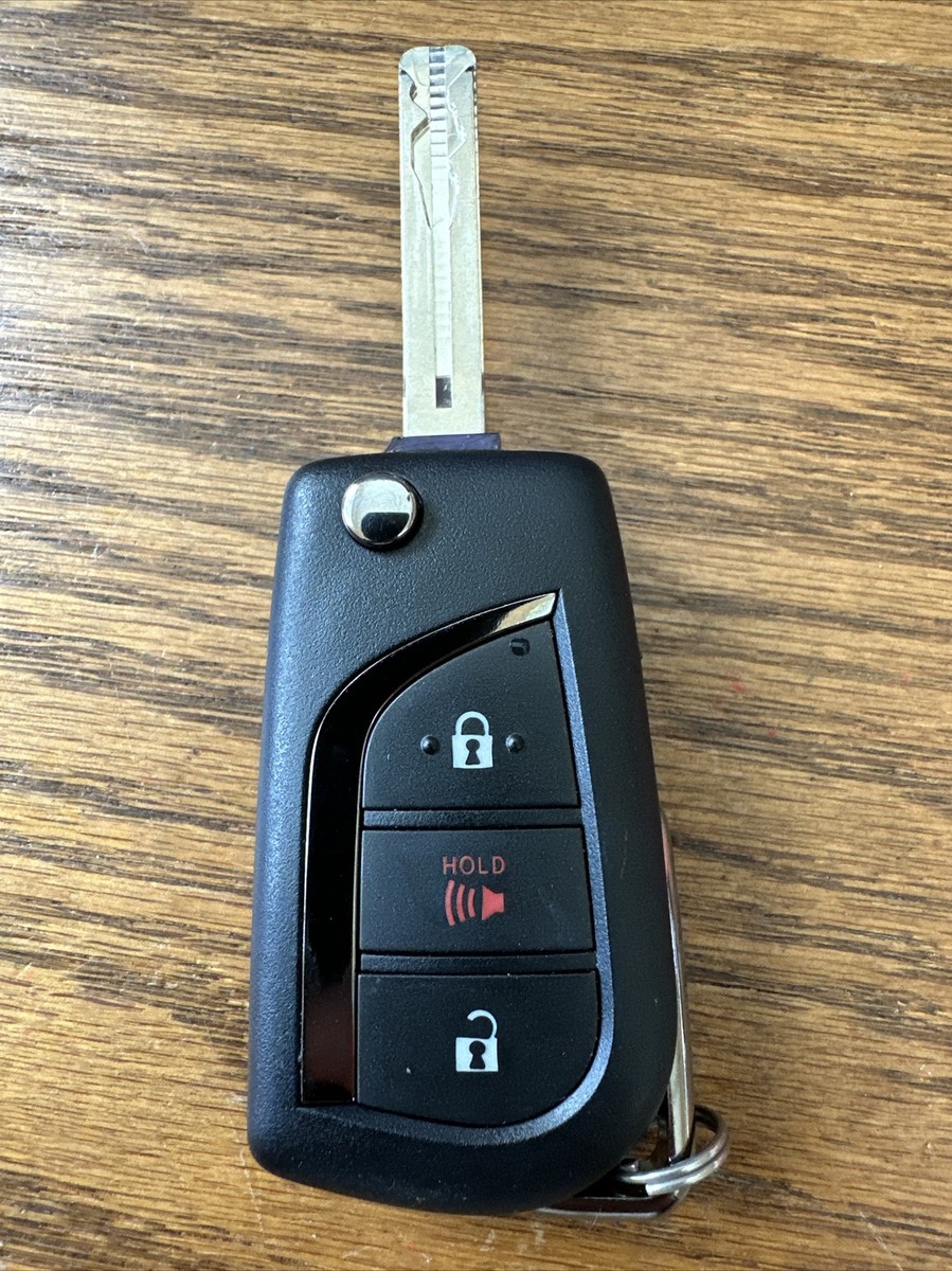 2020 - 21 TOYOTA CH-R OEM FLIP KEY REMOTE FOB FCC: MOZB3M2F2L (3