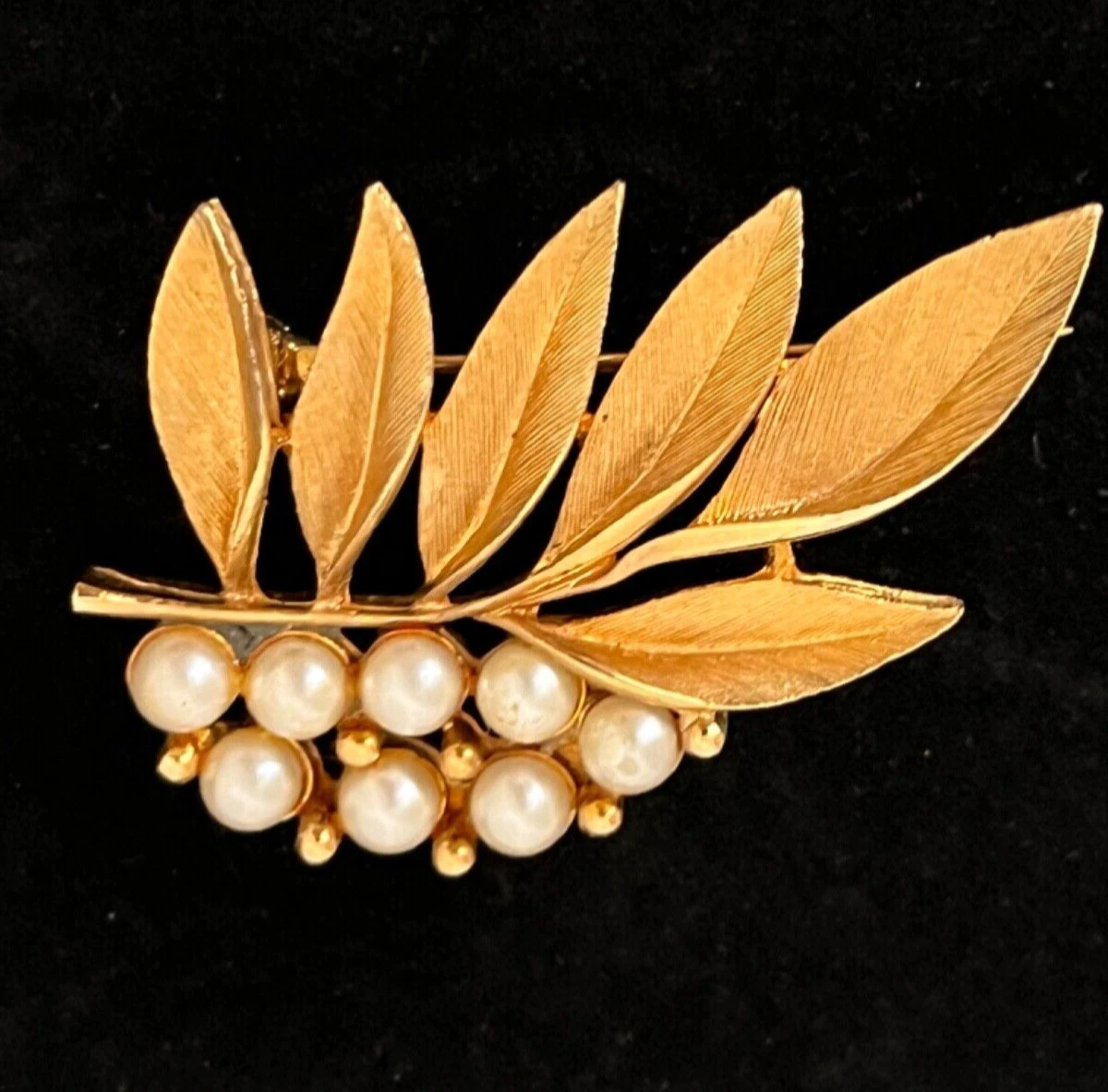 V Logo Signature Faux Pearl Brooch