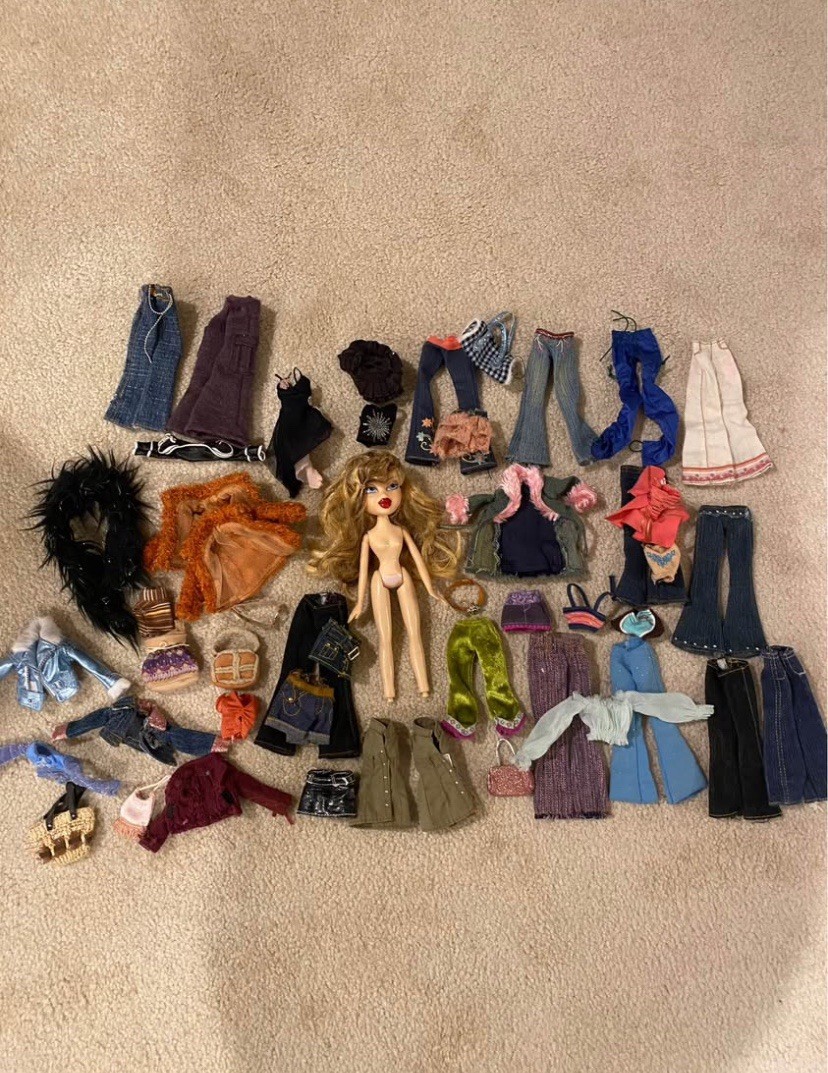 Bratz Doll with Huge Fashion Outfit Set