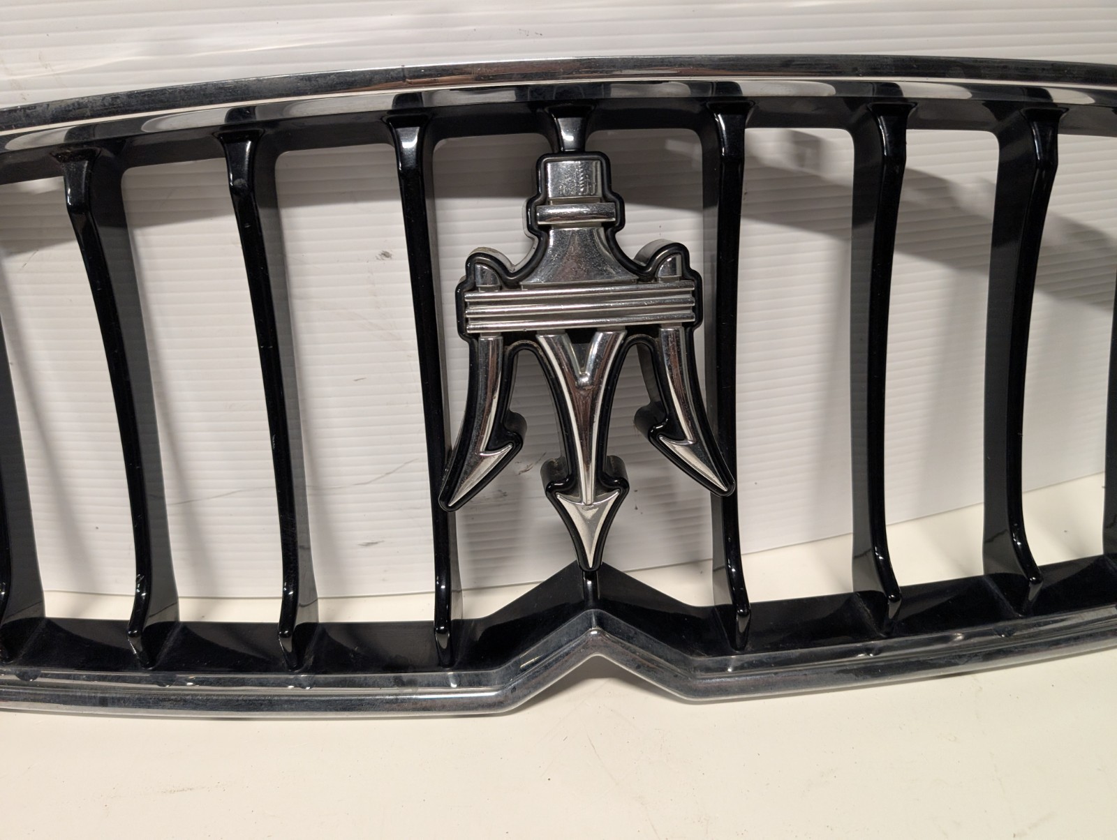2014-2017 Maserati Ghibli Front Bumper Center Radiator Grille 
