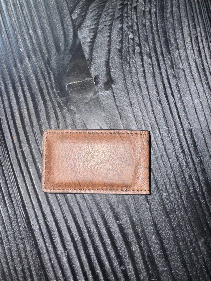 Cartera con clip para dinero de cuero premium Grand Floridian Resort exclusiva de los parques de Disney Foto 2 de 4