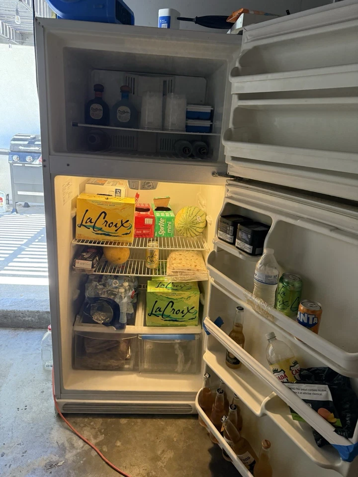 Kenmore Refrigerator – Model 253.68802015 - Image 2 of 4