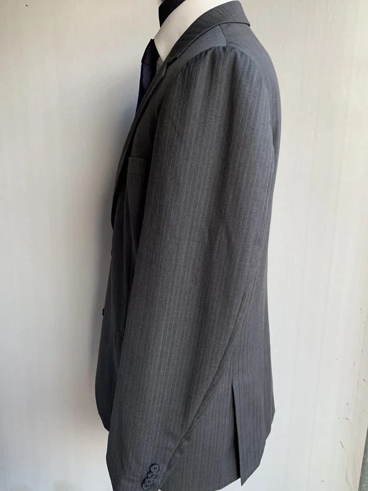 ⭐️  NEIMAN MARCUS  GRAY  SUIT  42  LONG    ⭐️ - Image 2 of 4