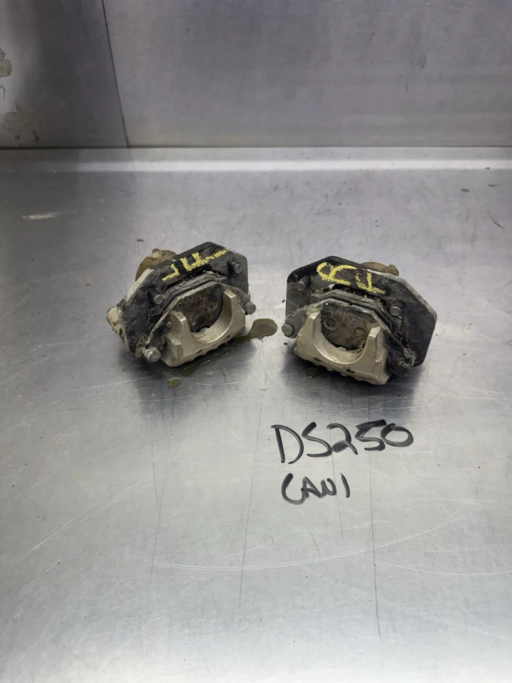 Pinzas de freno delanteras Can-Am DS250 2009 06 07 08 09 S45100RCA000 S45200RCA000 Foto 3 de 3