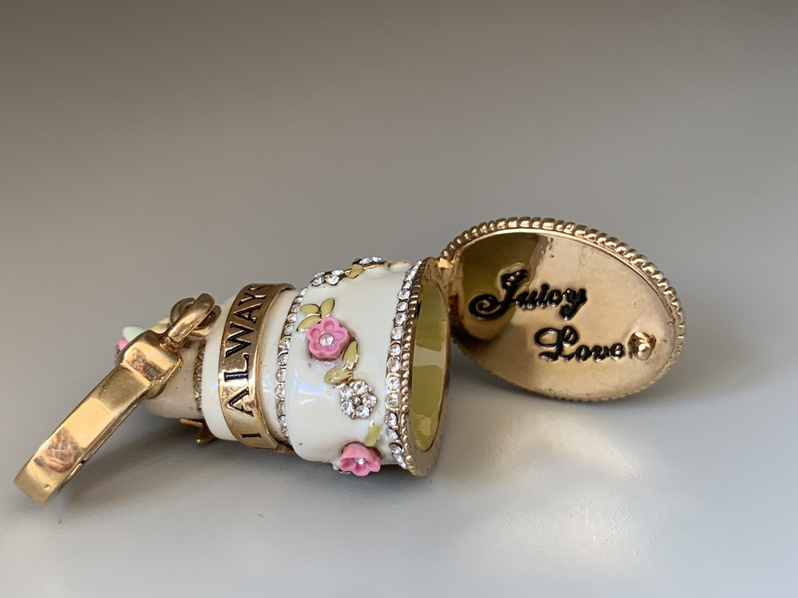 Juicy Couture Cake Charm, RARE, RETIRED 2005 Collectable ✨ | eBay