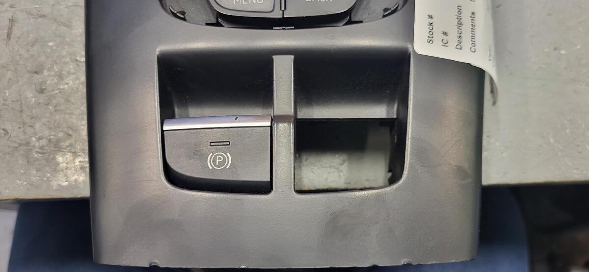 AUDI A3 A/V Equipment Htbk (e-tron), control (console AUDI A3 A/V Equipment Htbk (e-tron), control (console