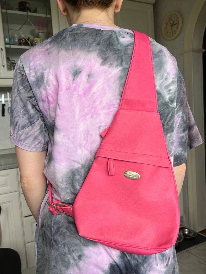 Bolso de hombro vintage Christian Dior Parfums Saddle Sling rosa brillante años 2000 Foto 2 de 4