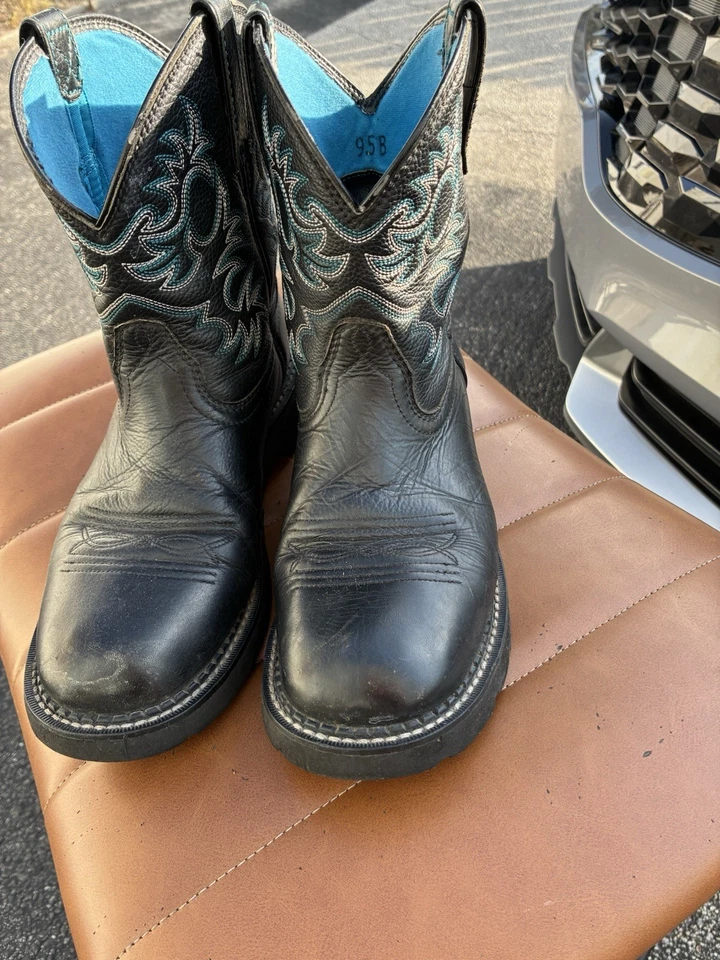 BOTAS VAQUERAS ARIAT MUJER NEGRAS / TALLA 9.5 B / MUY BUEN ESTADO USADAS Foto 2 de 4