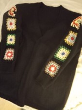 Strickjacke, NEU, bezaubernder Boho-Style, schwarz, bunte Applikationen