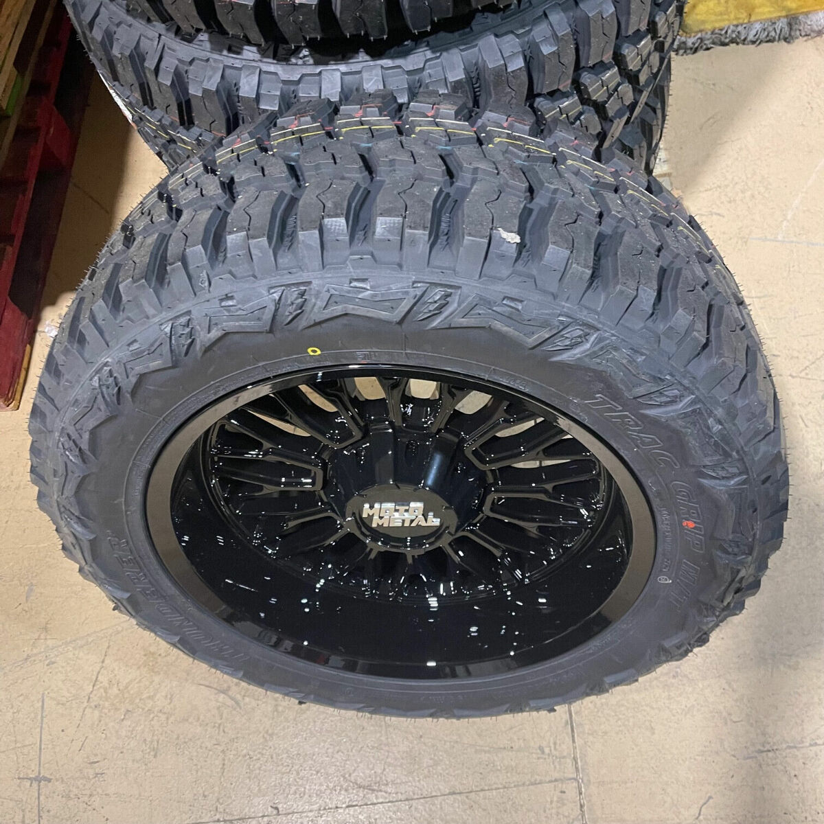 5) 20x10 Moto Metal Stinger MO809 Wheels 33