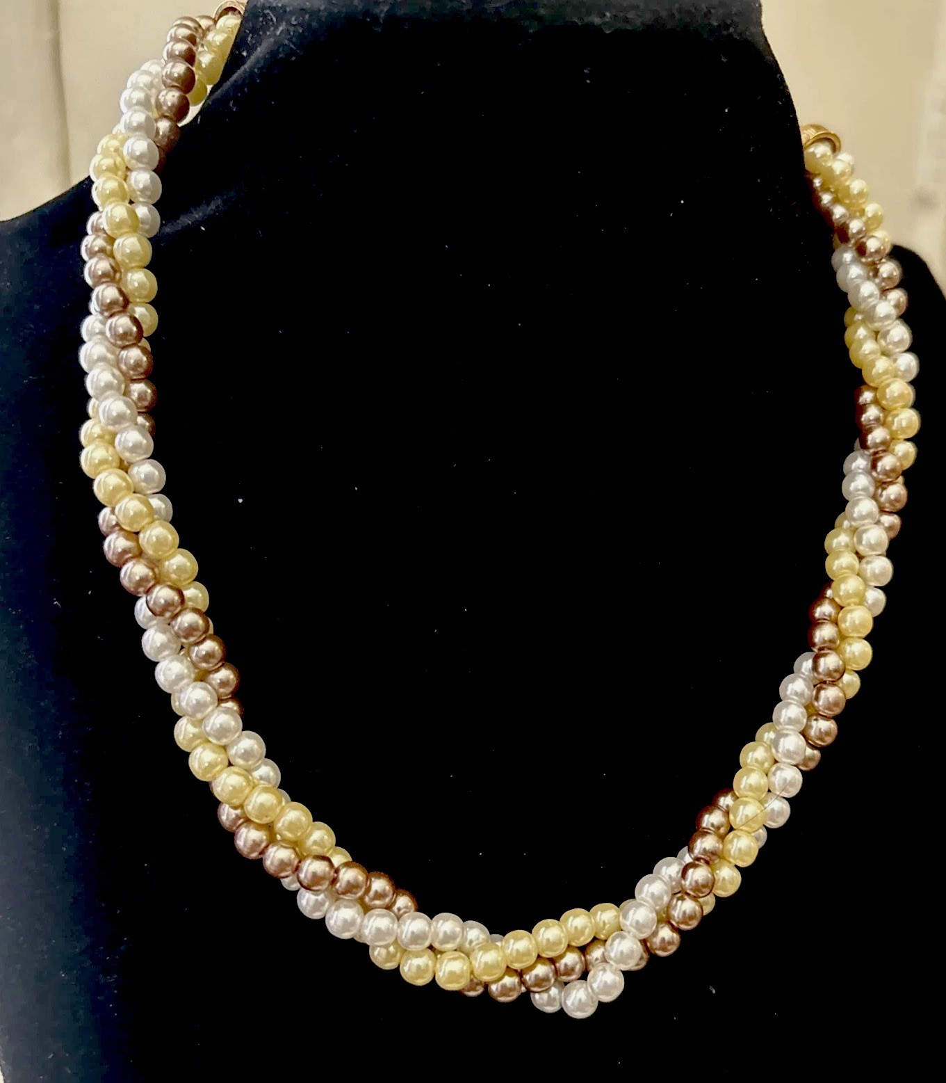 Avon Necklace Gold Tone White Beige Cream Twist Faux Pearl Choker 16-19” Signed
