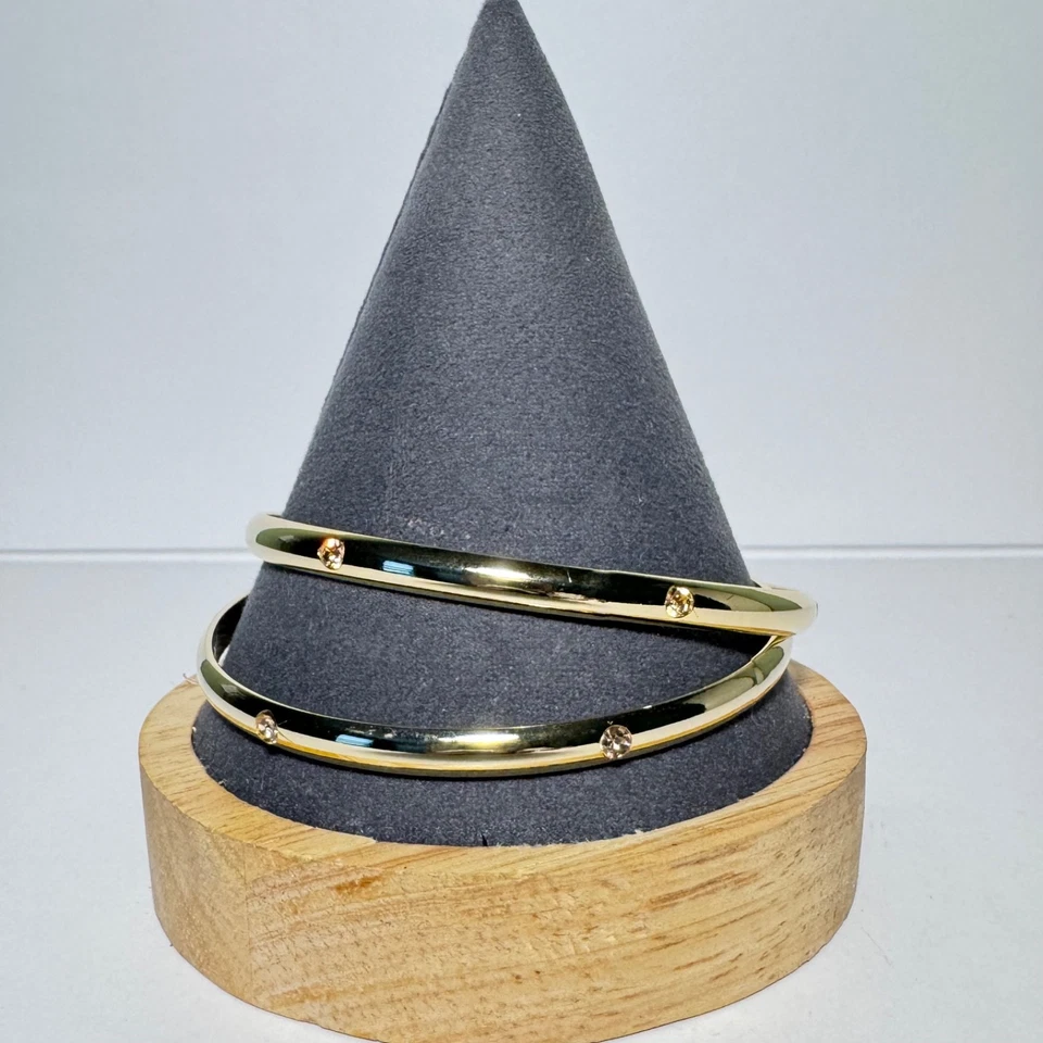 Juego de dos hermosas pulseras brazalete de diamantes de imitación tono dorado Foto 4 de 4