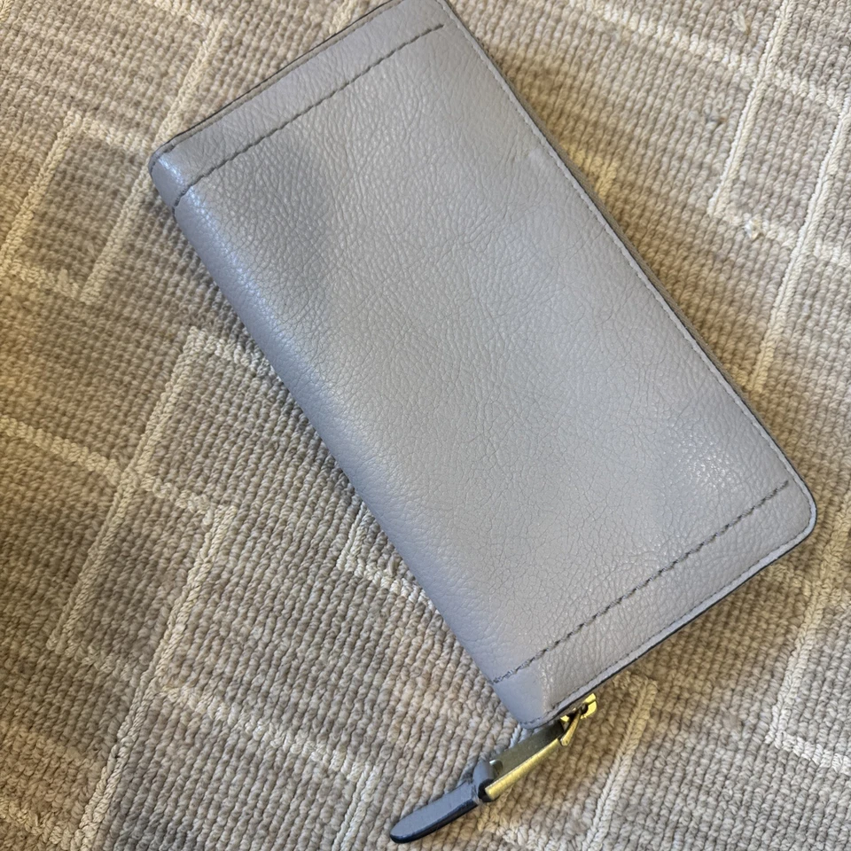 CARTERA COLE HAAN CREMALLERA ALREDEDOR RANURAS PARA TARJETAS DE CRÉDITO/FACTURA CHAROL Gris Usada Foto 2 de 4