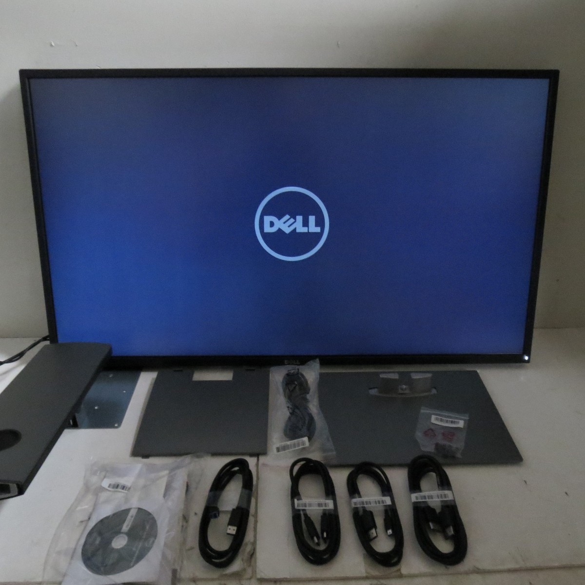 DELL P4317Q, 43 ULTRA HD 4K MULTI CLIENT MONITOR: JODKG