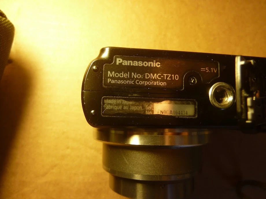 PANASONIC LUMIX DMC-TZ10 HD CAMERA-dirt/dust spots between the lenses, photo 4 of 5