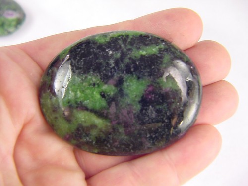BUTW Ruby in Zoisite Massage Palm Worry Pocket Healing Stone with bag 7183K - Picture 2 of 3