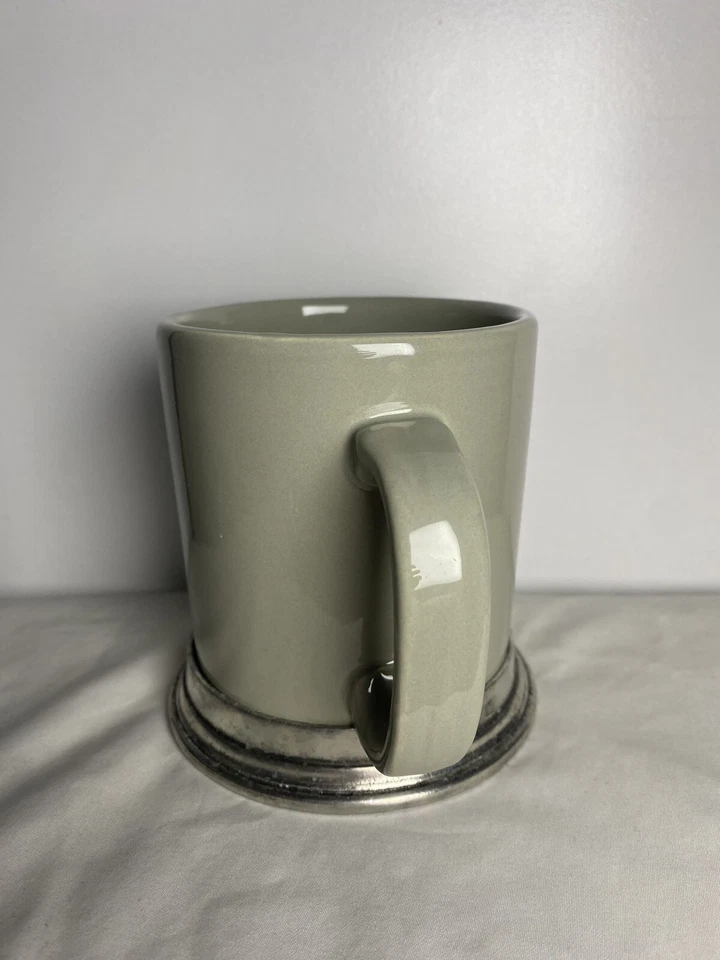 全新 罕见 ARTE ITALICA 托斯卡纳马克杯鼠尾草绿色瓷器 带锡质底座手柄 — 第 4/4 张图片