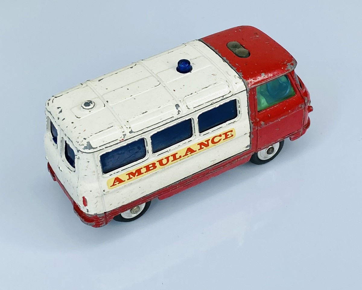 Corgi Toys 英軍アンビュランス Commer 3/4t Corgi Toys Commer Ambulance made in Gt Britain 3/4 Ton Chassis