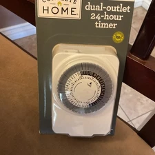 Indoor 24-Hour Mechanical Outlet Timer, Dual Outlet Plugs