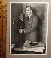 GARY COOPER, ACTOR at FBI HEADQUARTERS, 1938, WASHINGTON, DC - VINTAGE POSTCARD