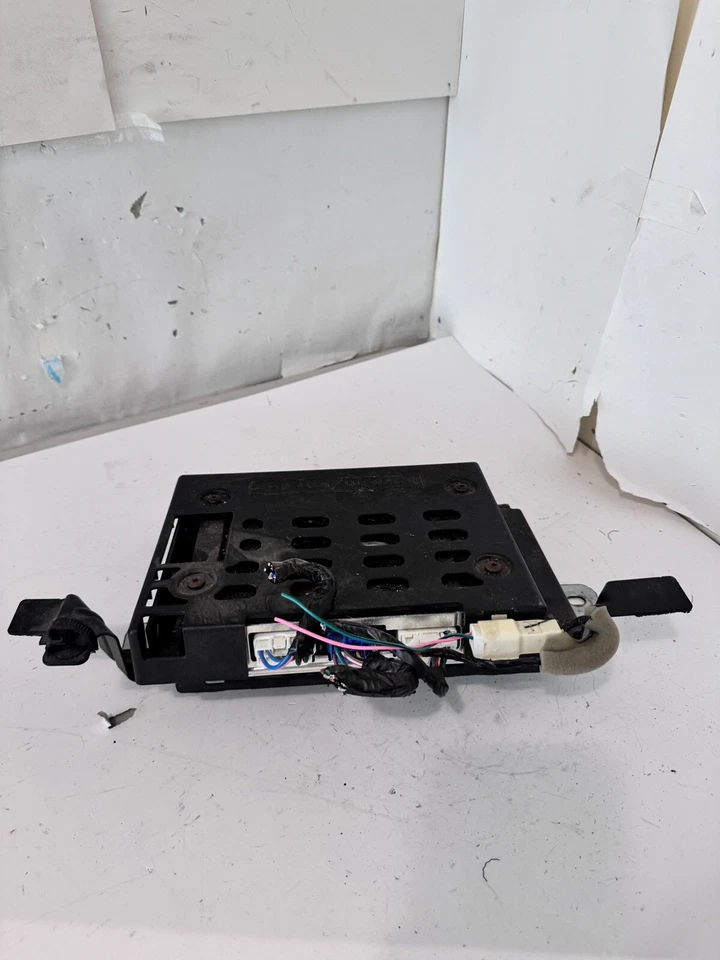 Amplificador de audio Subaru Outback 2010 OEM 86221AJ11A Foto 4 de 4