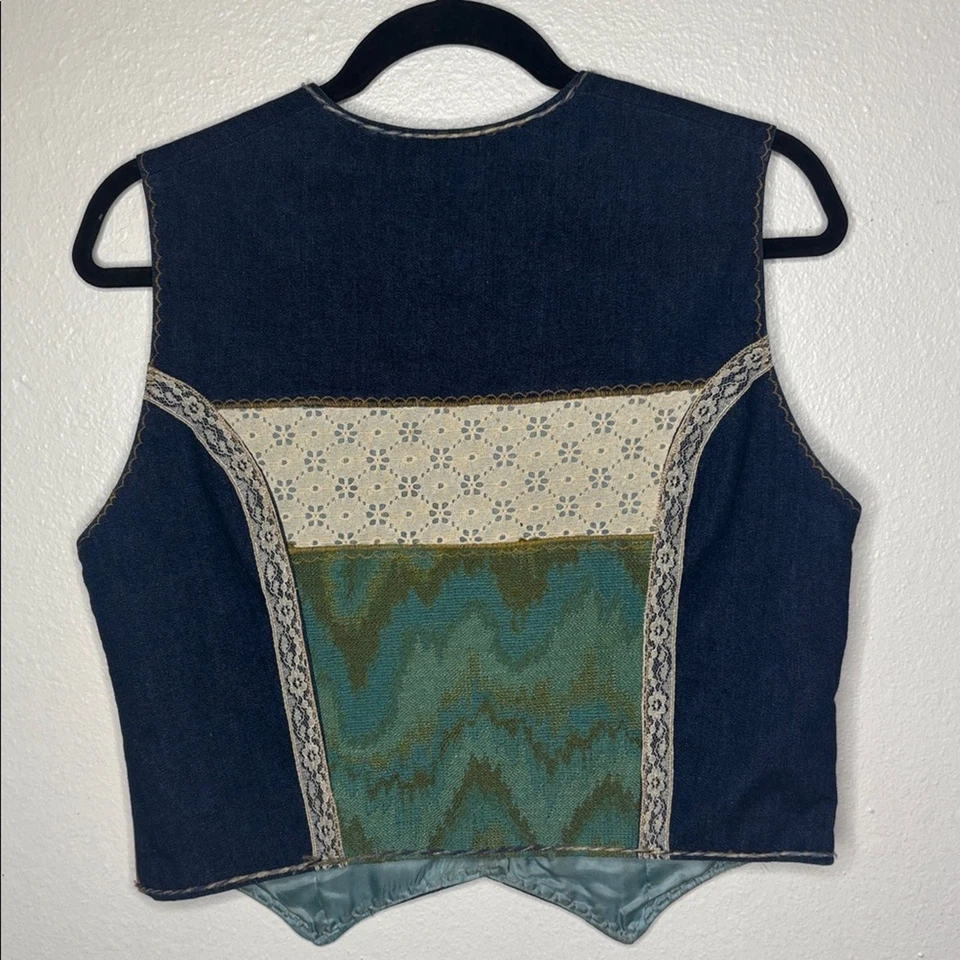 Chaleco ajustado bordado occidental hecho a mano por Denim Evolution para mujer Foto 3 de 4
