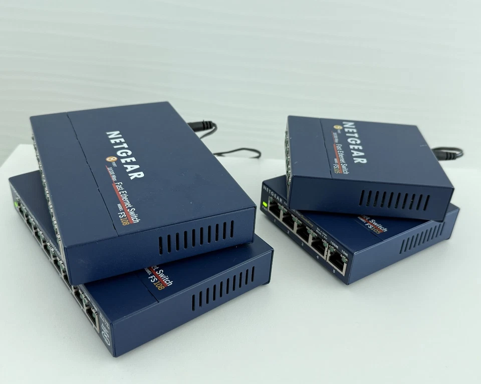 Лот из 4 коммутаторов NETGEAR ProSafe Fast Ethernet FS108v2 FS105v2 с адаптерами питания - Изображение 2 из 4