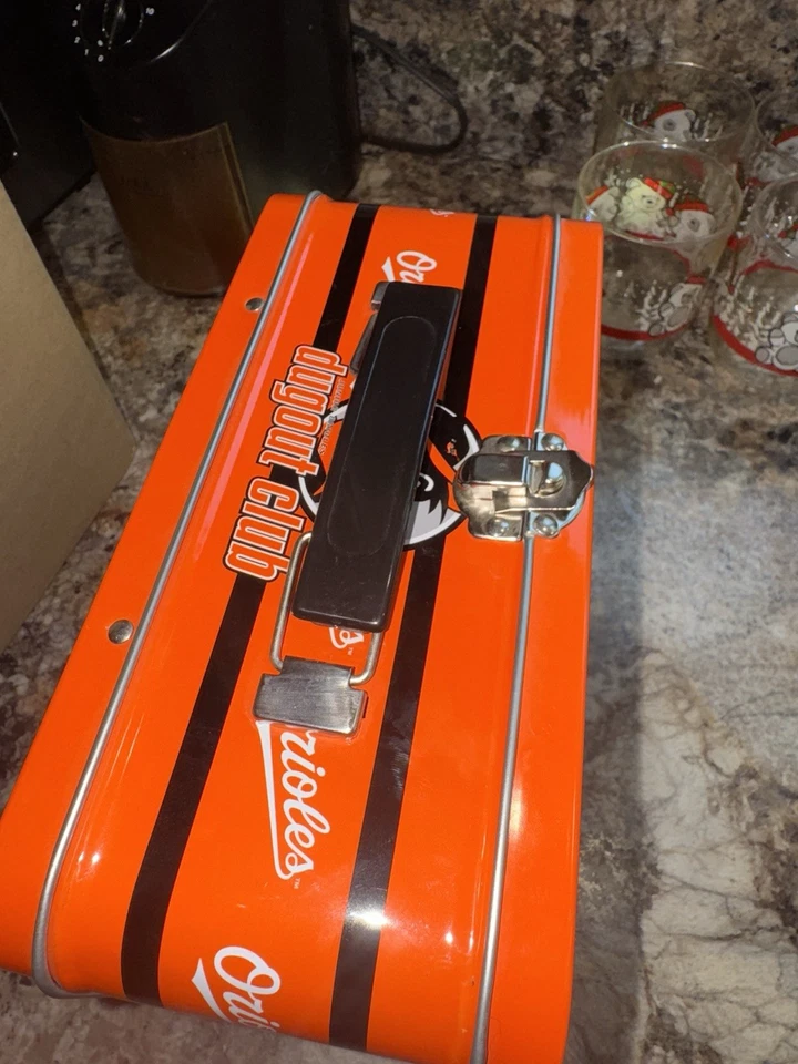 MLB Baltimore Orioles Chicfila Dugout Club Naranja Fiambrera con Guantes de Béisbol Foto 4 de 4