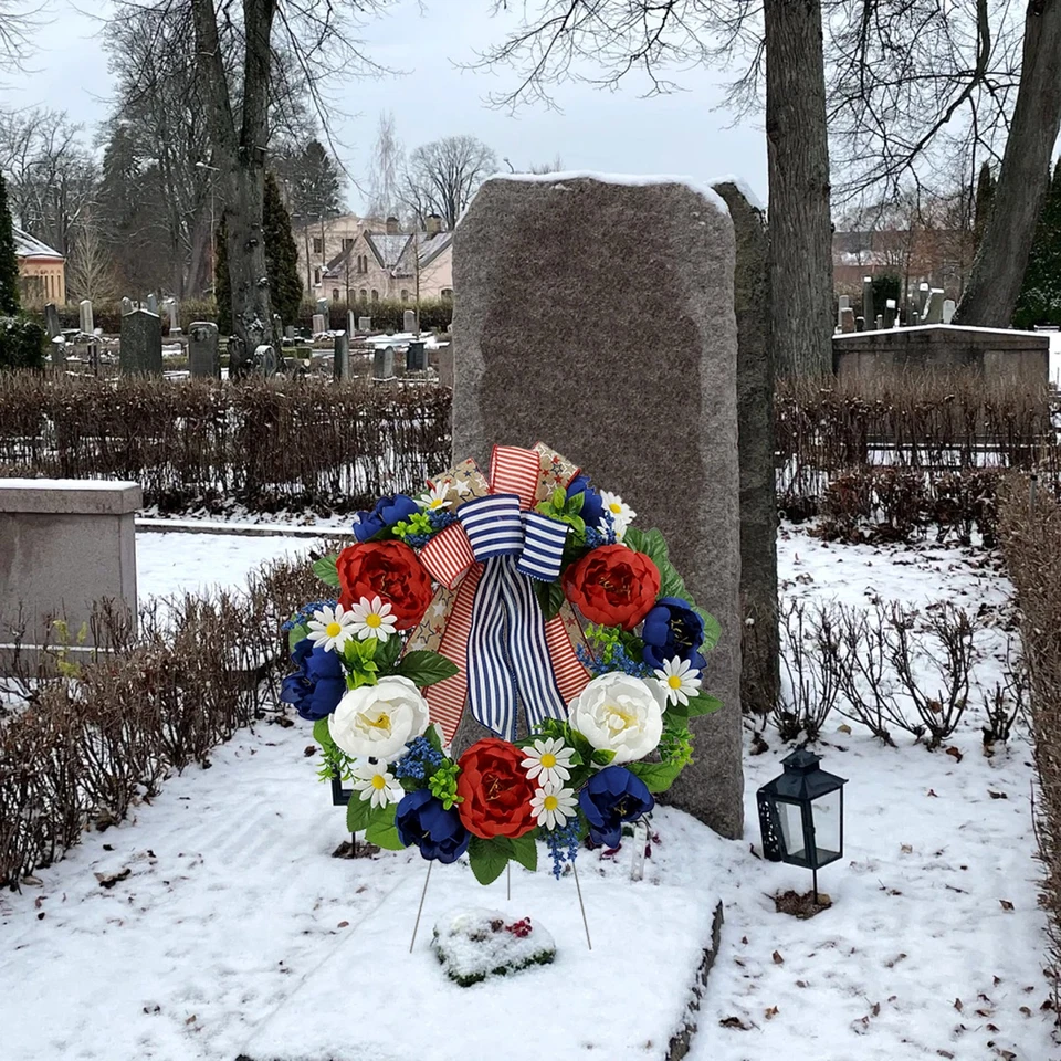 Corona de Peonía Artificial Exterior 20 pulgadas, Color Rojo, Blanco y Azul. Poliéster. Foto 3 de 4